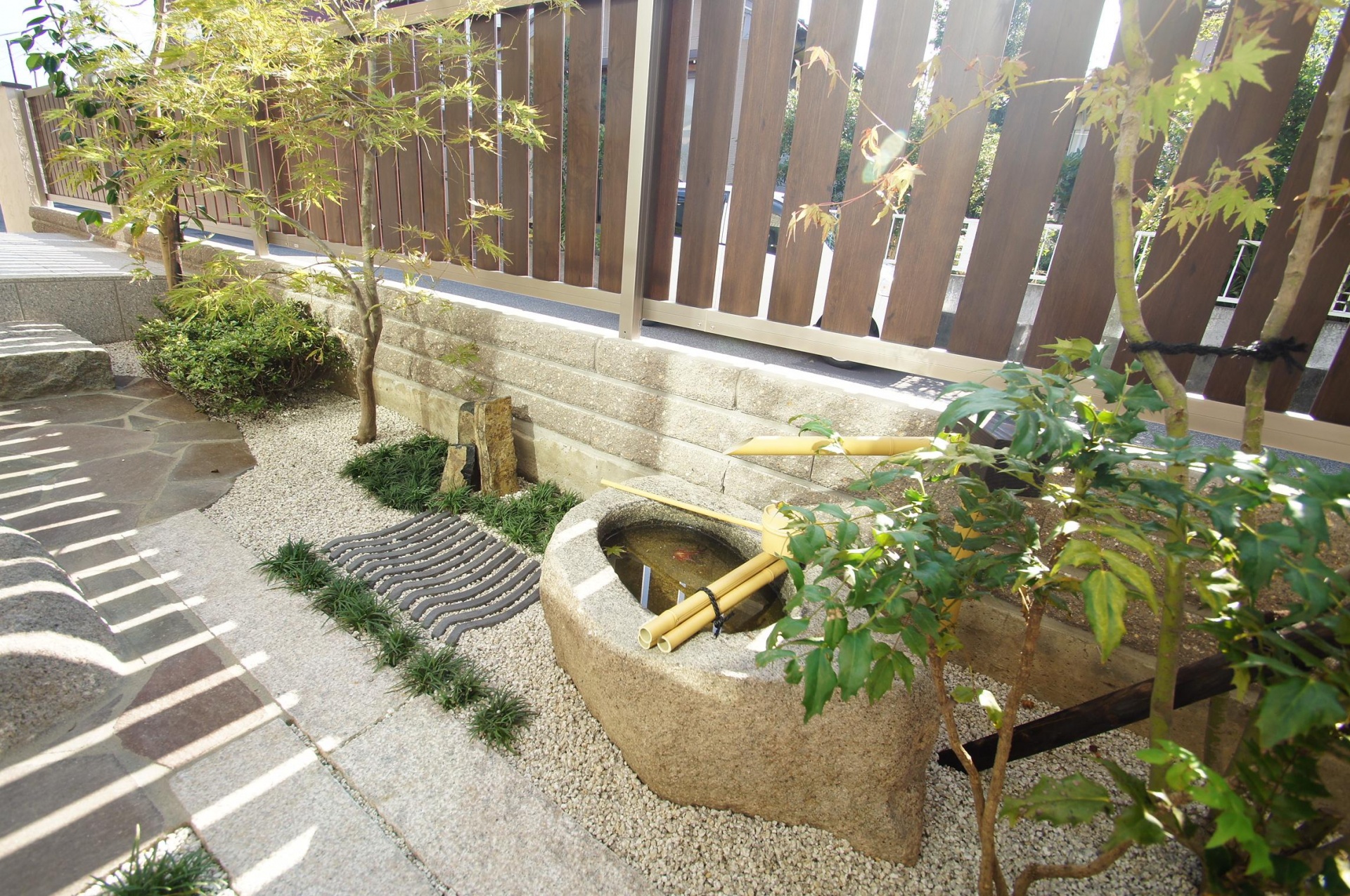 洋風な外構に和を感じる庭を 新潟市ｎ様邸 新潟市 外構 エクステリア 庭 ラーバンテック