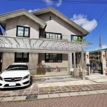 玄関前に我が家だけの凱旋門 新潟市E様邸 玄関前に我が家だけの凱旋門 新潟市E様邸