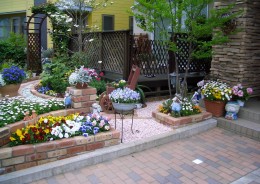 花いっぱいのお庭をレンガでリフォーム　新潟市Ｏ様邸