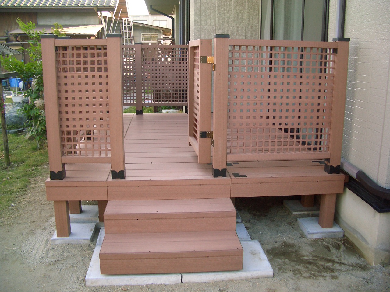 組み立て簡単 木樹脂のウッドデッキ 新潟市ｋ様邸 新潟市 外構 エクステリア 庭 ラーバンテック