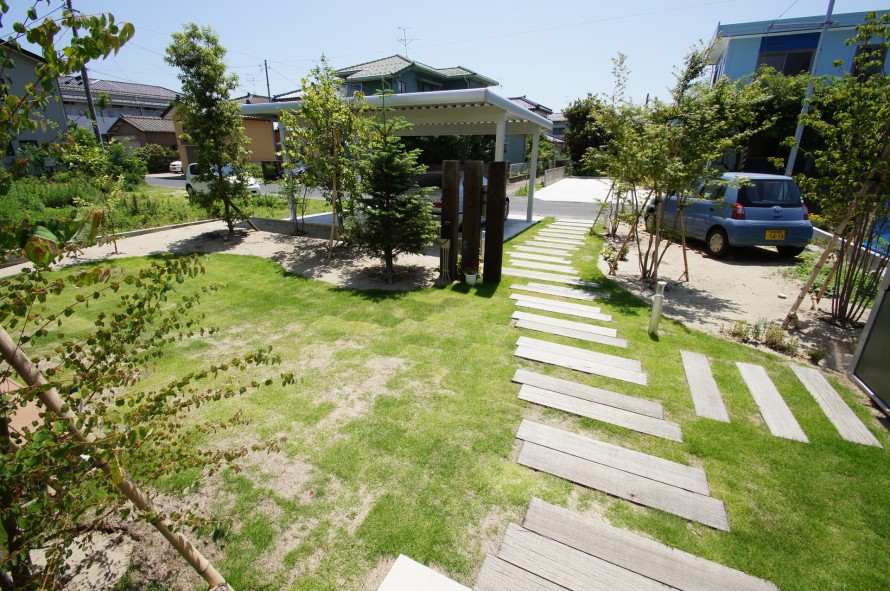 緑と芝生のお庭を　新潟市Ｙ様邸