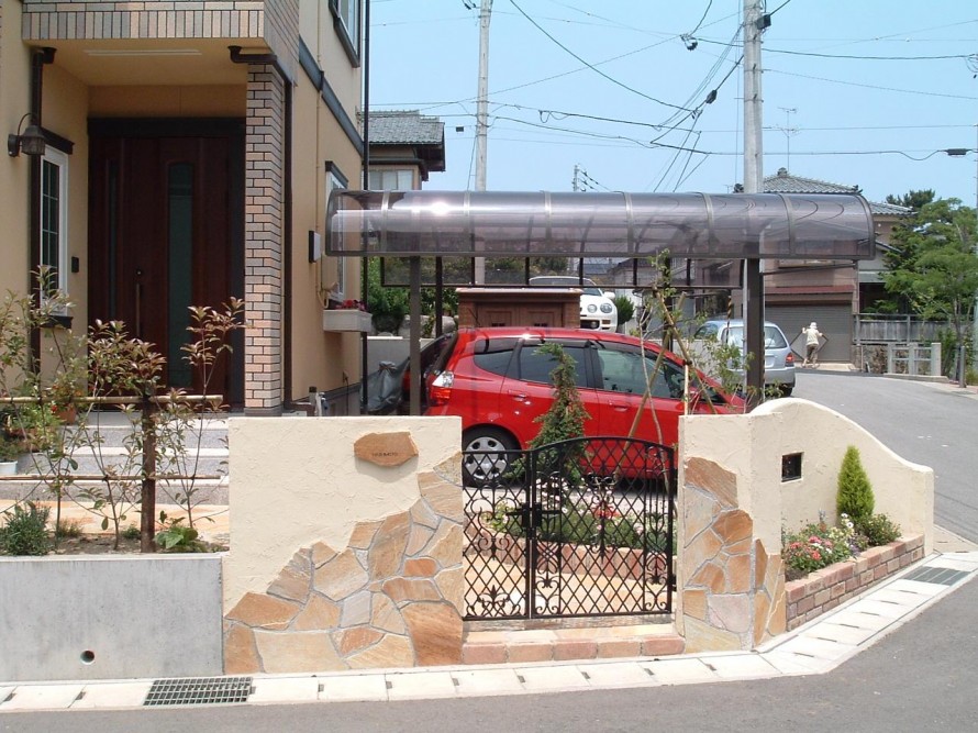 明るく、高級感のある天然石を使った玄関まわり　新潟市Ｈ様邸