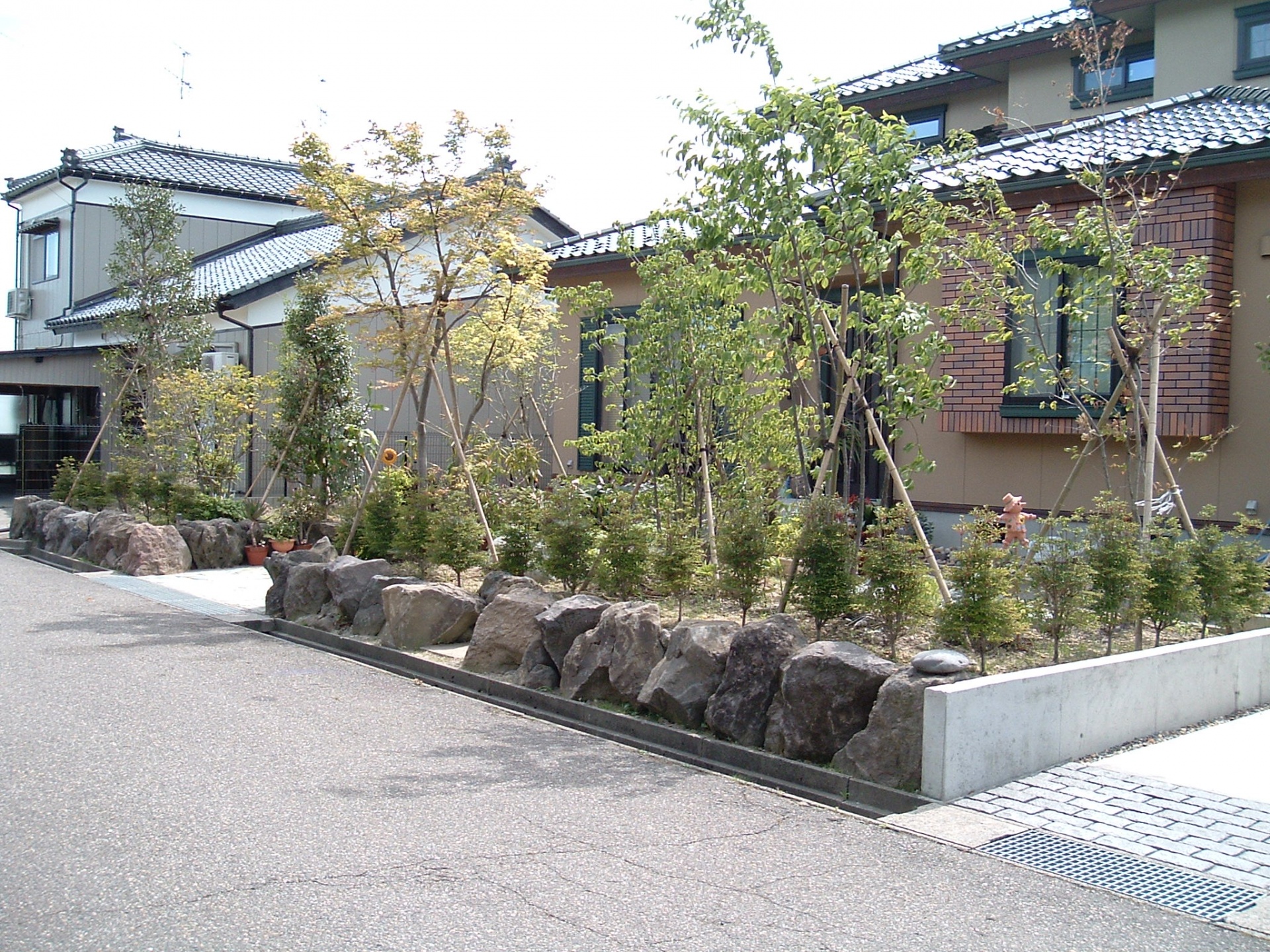 秋田石を使った和風外構 阿賀野市 W様邸 新潟市 外構 エクステリア 庭 ラーバンテック 秋田石を使った和風外構 阿賀野市 W様邸 新潟市 外構 エクステリア 庭 ラーバンテック