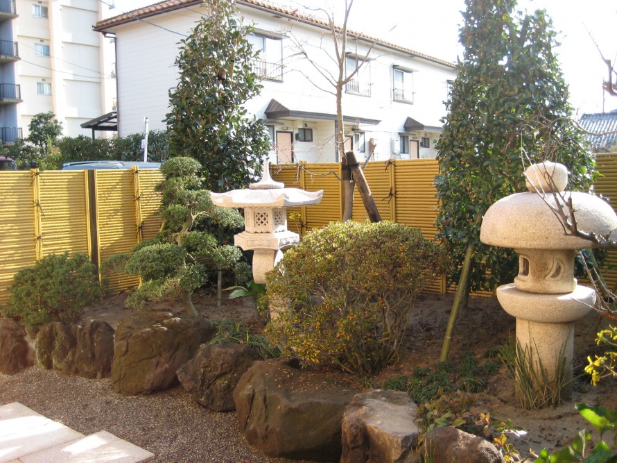 蘭渓型灯籠を使った和庭のリフォーム　　新潟市Ｔ様邸